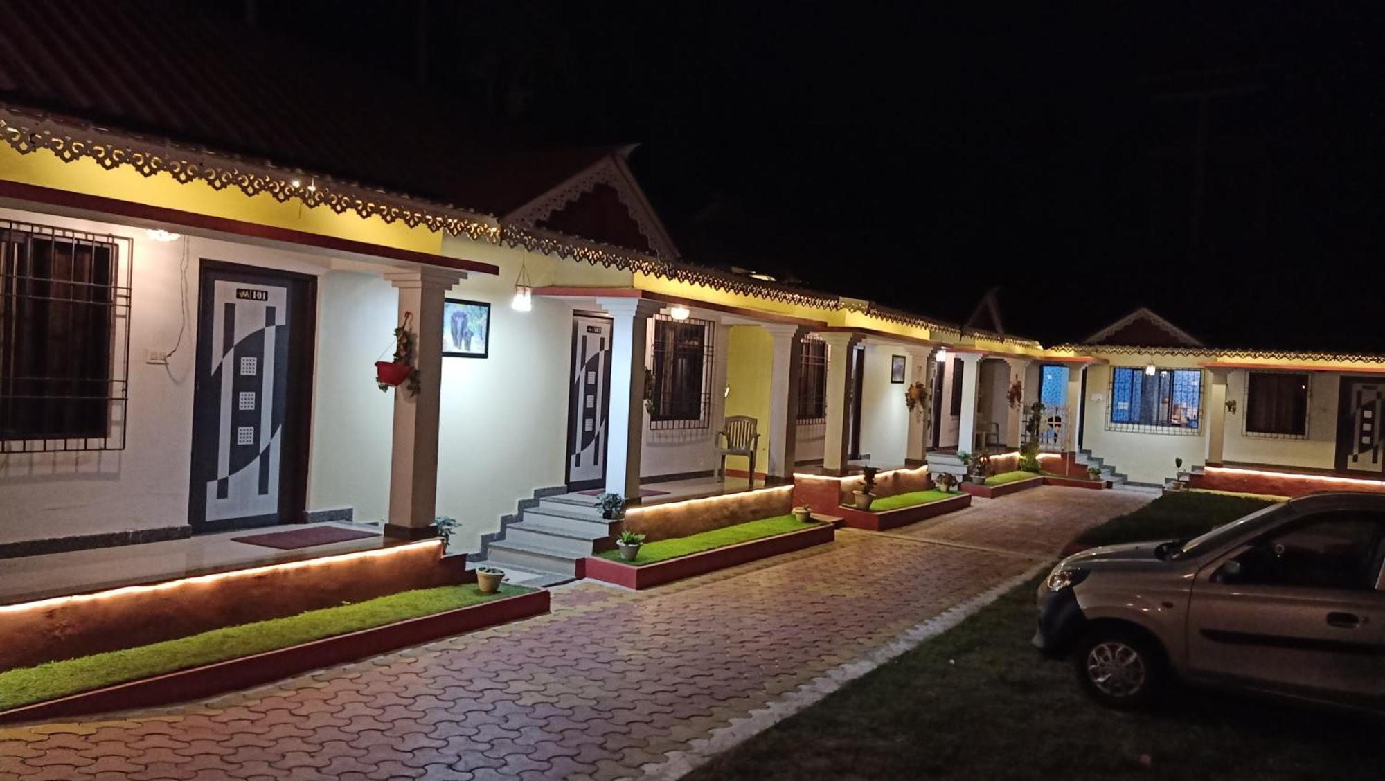 Viswamurti Resorts Chālsa Buitenkant foto